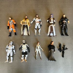 Set of 9 Star Wars Figures. Some missing hands- see photos. Lots of play left!